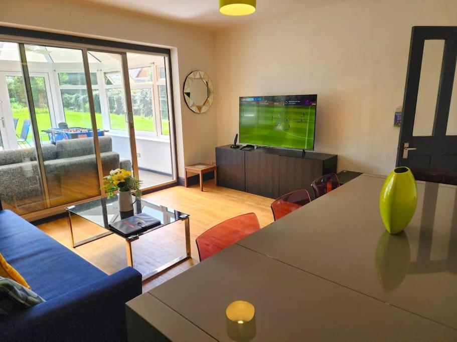 Paradigm Villa, Oxford,5 Bedroom, 4 Free Parking Spaces Holiday home