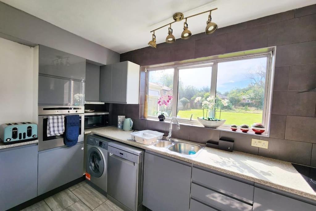 Paradigm Villa, Oxford,5 Bedroom, 4 Free Parking Spaces